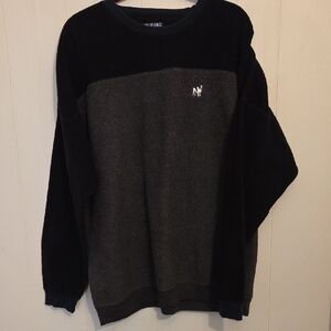 Big Dogs Men's Black and Gray Sweater